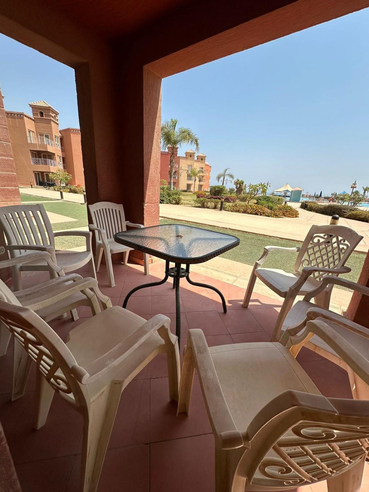 Вілла Porto Sokna Water Front Ground Floor Family Only Айн-Сохна Екстер'єр фото